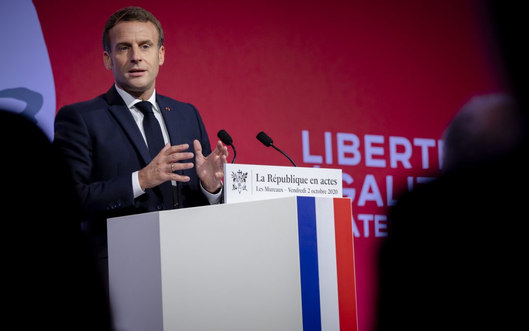 Discours des Mureaux d’E. Macron : du concret et de la fermeté dans les paroles, mais attendons le texte
